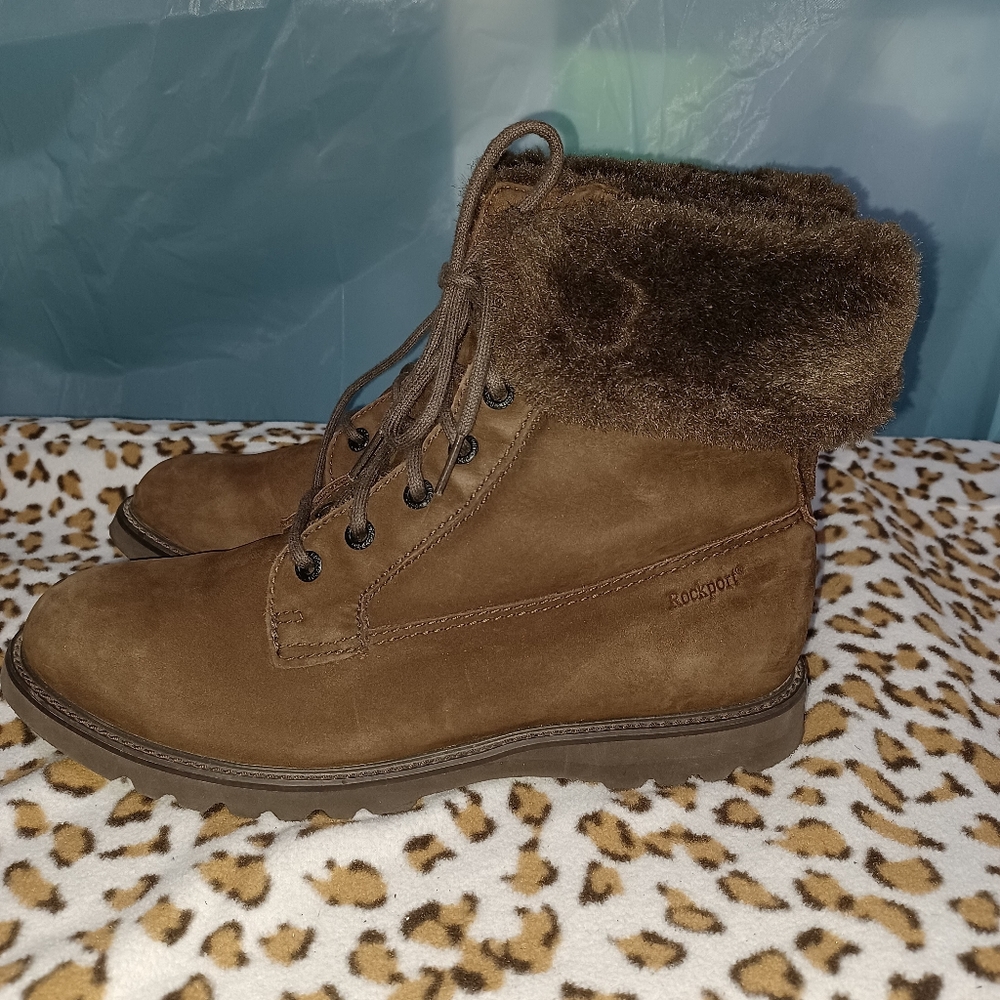 Women's Leather Rockport Boots w/Faux Fur trim and lining size 9W